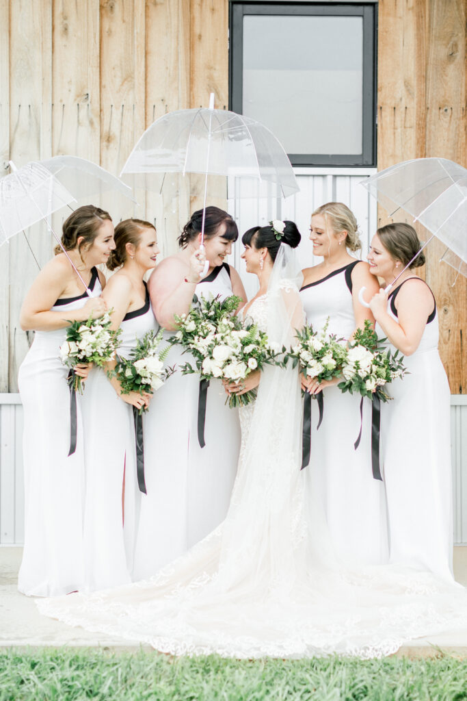bridal party at an august wedding at farmer and frenchman in robards kentucky, flowers by evansville florist emerald design, photos by terre haute photographer shillawna ruffner